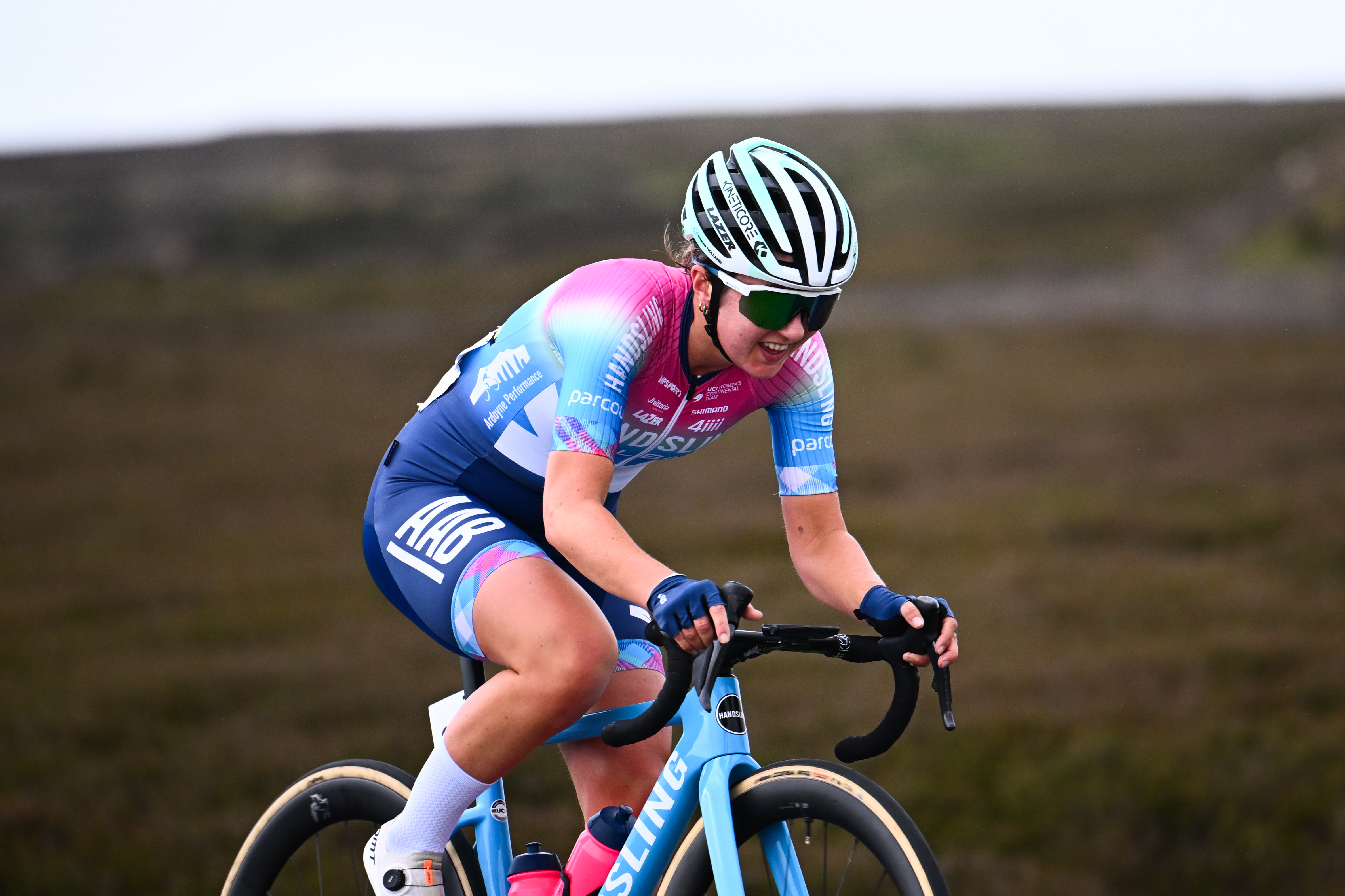 Arianne Holland racing credit Olly Hassell